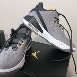 Jordan Max Air Sneakers in Gray and Yellow Big kids 7y, women’s 8.5